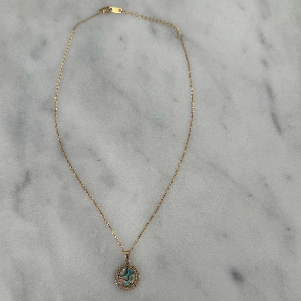 Gold Vintage Style Star Burst Pendant Necklace Brand New - Picture 2 of 7